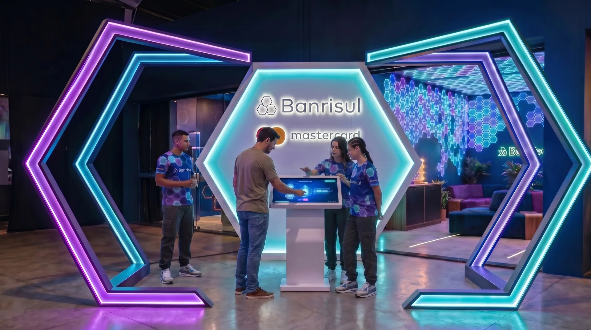 Célula-Vitrine com as marcas Banrisul e Mastercard